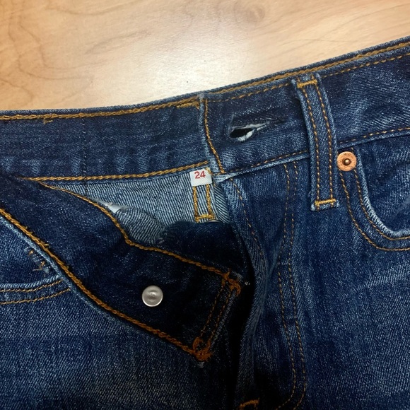 Levi’s High Waisted Cuffed Denim Short - Picture 3 of 3